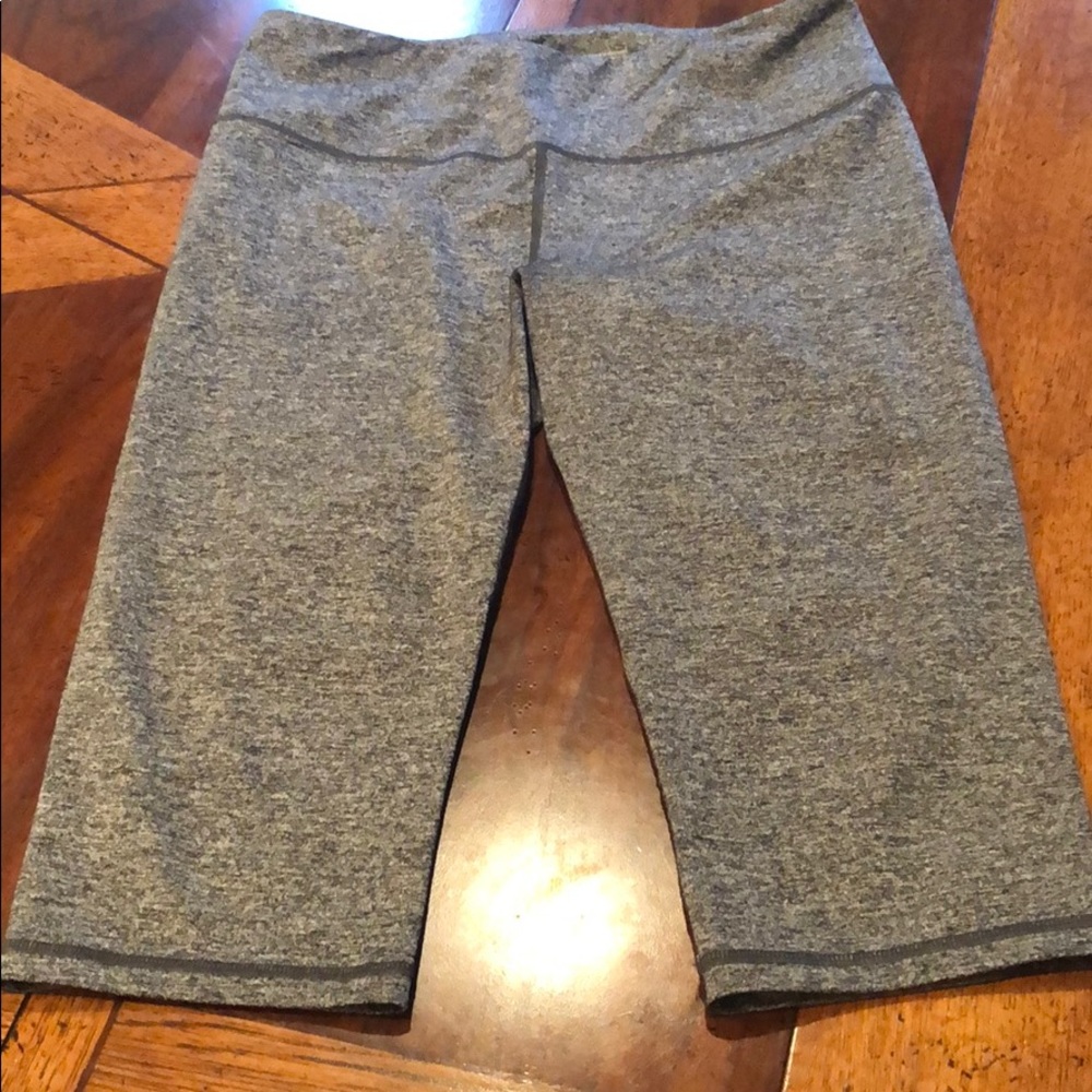 VS Crop Leggings